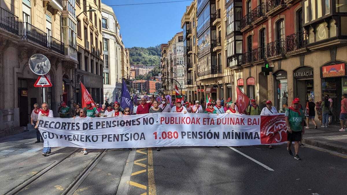 Bilboko mobilizazioan ehunka pentsionistak hartu dute parte. (N. L.)
