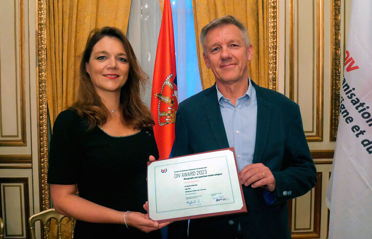 Ludger Mees saria jasotzen, irudian.