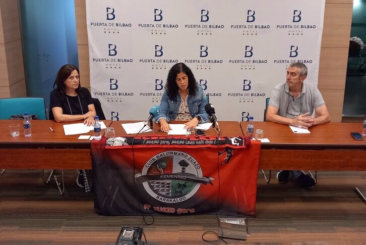 Un momento de la rueda de prensa de la nueva junta directiva de Zuazo.