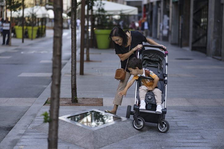 La instalación está en la calle que dirige directamente al museo.