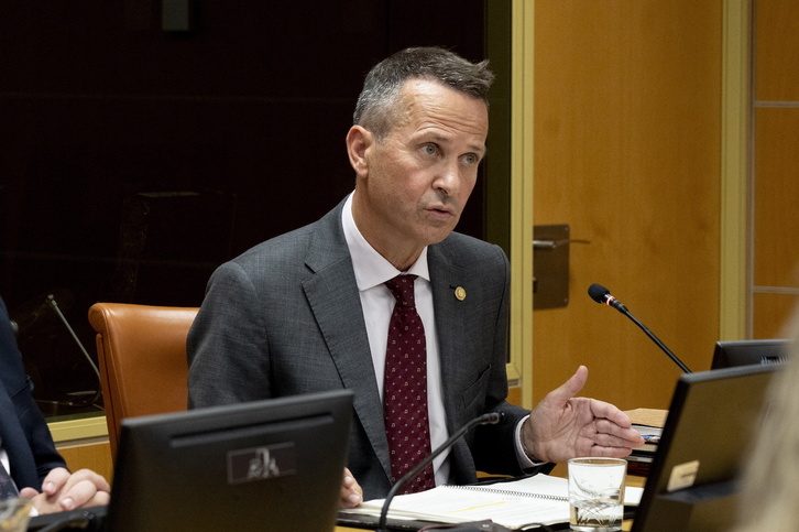 El consejero Jokin Bildarratz durante la comisión de este miércoles.