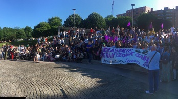 Movilización en Basauri en denuncia de una agresión sexual a una menor de esa localidad.
