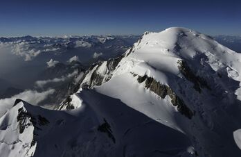 La cima del Mont Blanc, dos metros más baja que en 2021.