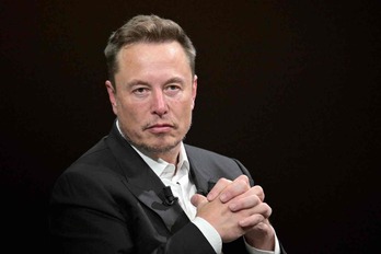 Elon Musk vive en una pugna constante con los medios de comunicación. 