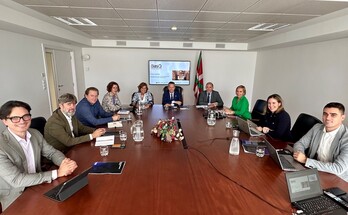 La reunión ha tenido lugar en la sede del Gobierno de Lakua en Donostia.