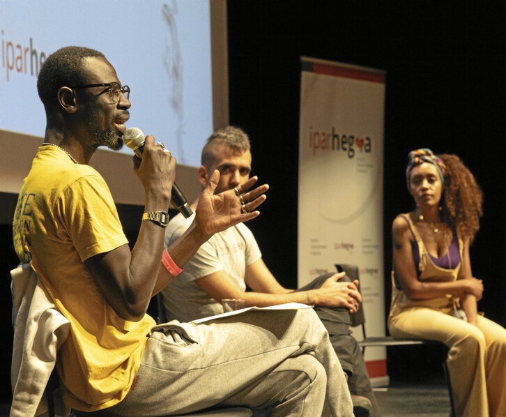 Marra Junior y, al fondo, Lucía Mbomio, en la jornada que celebró LAB ayer.