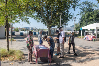 Irun eta Hendaia arteko Etorbidea zubiaren irekitzea galdetzeko 12.000 sinadura bildu dituzte.