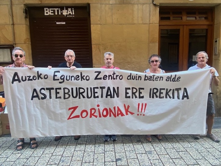 Una concentración ha dado la bienvenida a los usuarios este fin de semana.