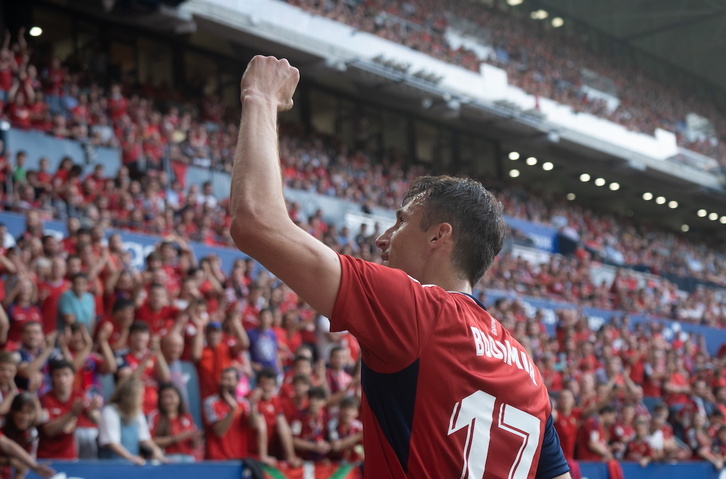 Budimir celebrando la clasificación de Osasuna para la Conference League.