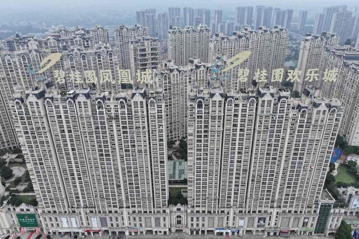 Rascacielos en China; el informe de la FMI alerta de su crisis inmobiliaria.