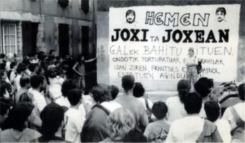 Lasa eta Zabalaren omenezko murala Baionan, bahitu zituzten lekuan.