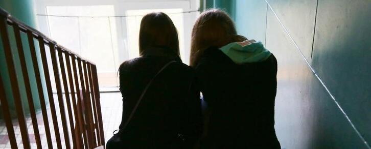 Neska nerabeek mutilek baino osasun mental okerragoa dute, OMEren inkesta baten arabera.