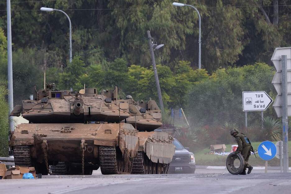 Tanques Merkava del ejército israelí situados cerca de la frontera con Gaza. Tanques Merkava del ejército israelí situados cerca de la frontera con Gaza.