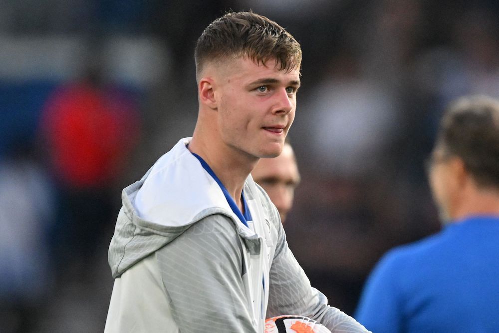 Evan Ferguson, delantero del Brighton, es la principal estrella del f&uacute;tbol irland&eacute;s. (Glyn KIRK / AFP)