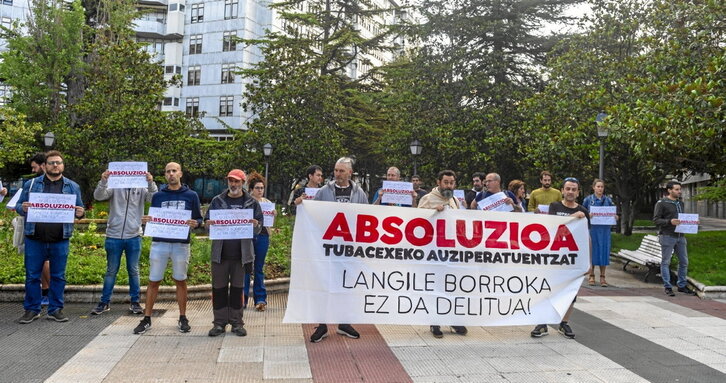 Concentración de apoyo en el exterior de los juzgados.