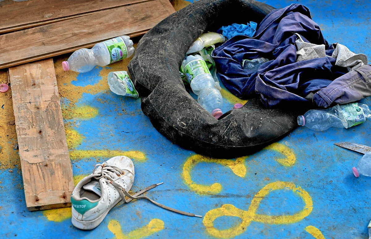 Arropa eta buia gisa erabilitako hodia, ontzi batean utzita. Tiziana FABI | AFP