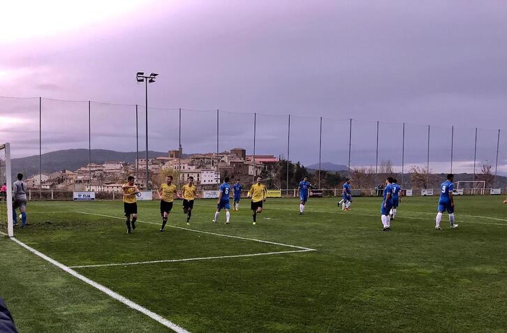 El Zirauki celebra un gol en su propio campo en un partido anterior.