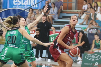 Angie Bjorklund, con la camiseta de Lointek Gernika Bizkaia, en la reciente Euskal Kopa.