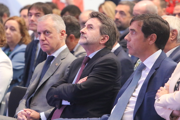 Josu Jon Imaz e Iñigo Urkullu durante la presentación del electrolizador.