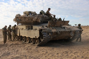 Tanque israelí en la frontera con Gaza.