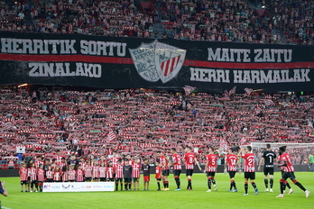 La grada popular de San Mamés volvió a rugir en el último partido ante el Almería.