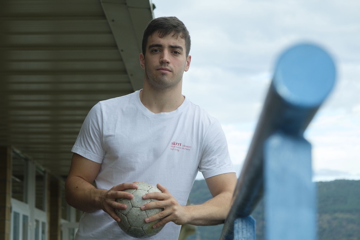 Gorka Nieto Bidasoa Iruneko kapitaina Artaleku kanpoan.