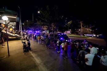 Pese a que La Fonteta no llegó a los 3.000 aficionados, estos debieron aguardar largas colas por las estrictas medidas policiales a cuenta de la visita del Maccabi.