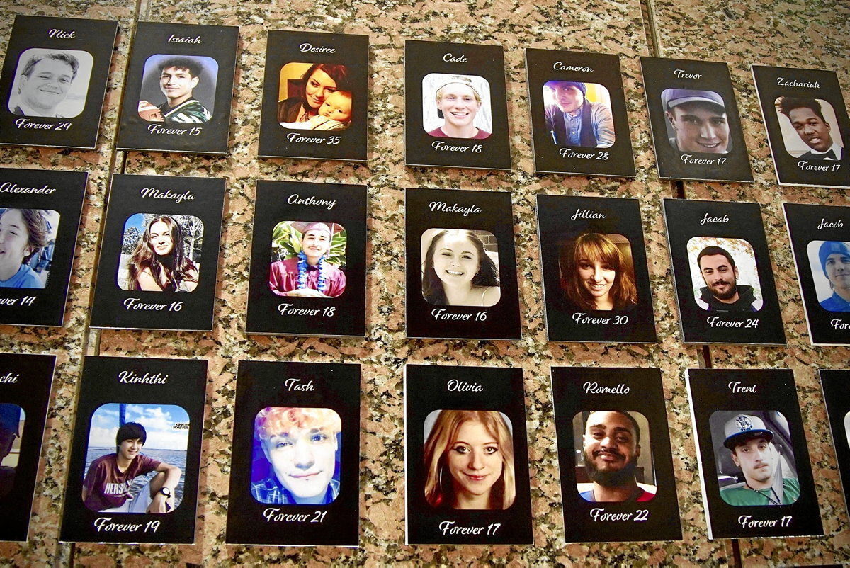 Fentaniloak hildako pertsonak gogoratzen dituen memoriala, Washingtonen (AFP)