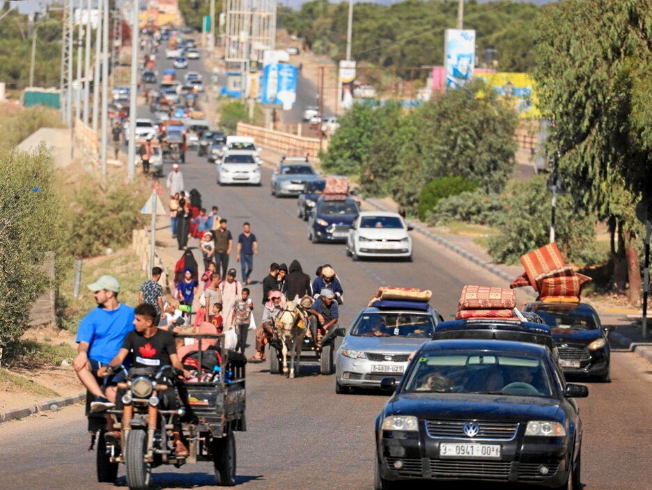 Palestinarrak errepidean. Palestinarrak errepidean.