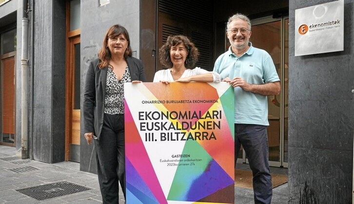 Estrella Sanchez, Ane Sarasua eta Oskar Arantzabal, atzo, Gasteizen.