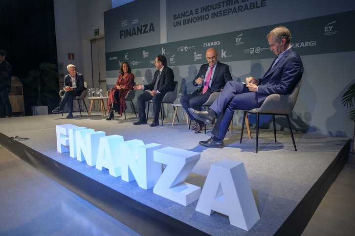 Representantes de la banca y la industria, en la jornada de Elkargi.