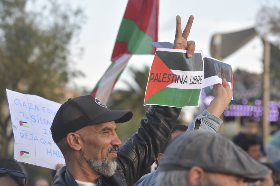 Los manifestantes han portado numerosas banderas de Palestina.