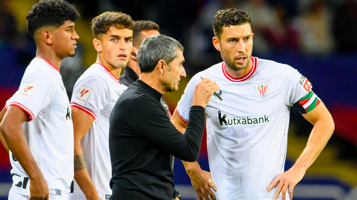 Valverdek Adu Ares eta Prados zelairatu zituen bigarren zatian. (@AthleticClub) Valverdek Adu Ares eta Prados zelairatu zituen bigarren zatian. (@AthleticClub)