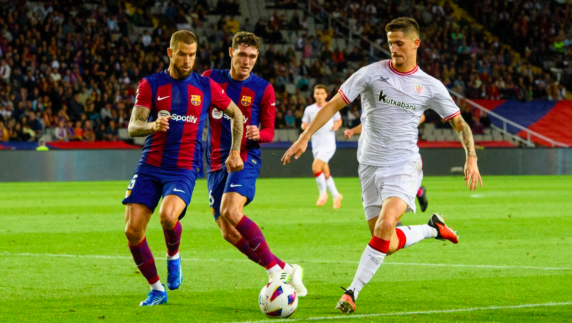 Iñigo Martinez sendo aritu zen Bartzelonaren defentsan. (@AthleticClub) Iñigo Martinez sendo aritu zen Bartzelonaren defentsan. (@AthleticClub)