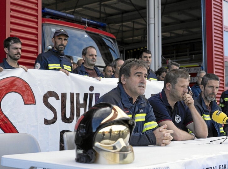 Comparecencia de los bomberos de Donostia en el parque de Garbera.