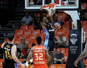 Seguir con el Maccabi en la Euroliga constituye un problema en sí mismo.