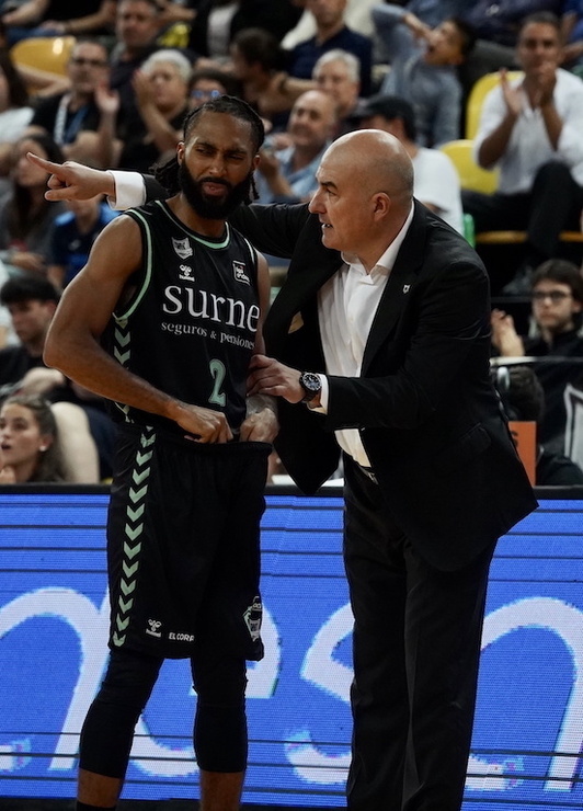 Adam Smithen eskumutur fina beste behin beharko du Bilbao Basketek.