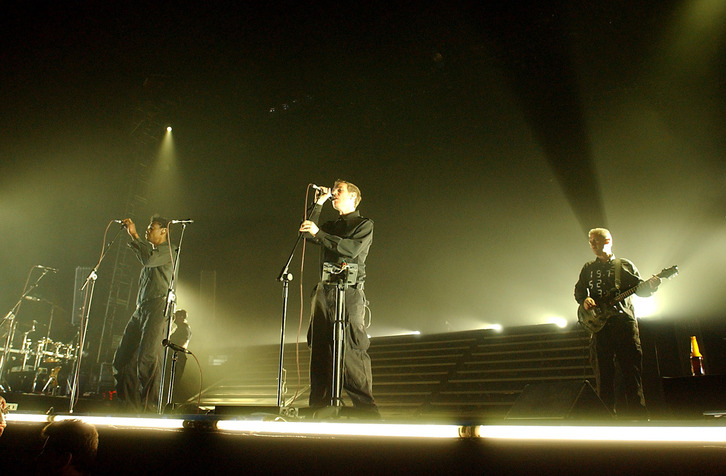 Concierto de Massive Attack en el Velódromo de Anoeta, en 2003.