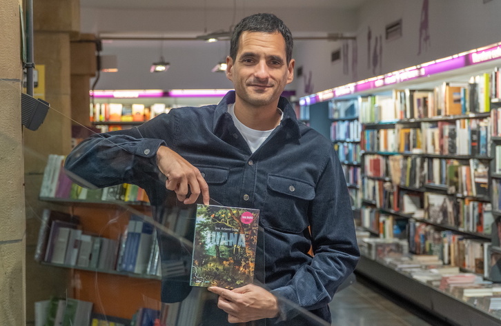 Jon Artano kazetariak Donostian aurkeztu du bere lehen liburua, ‘Juana’.