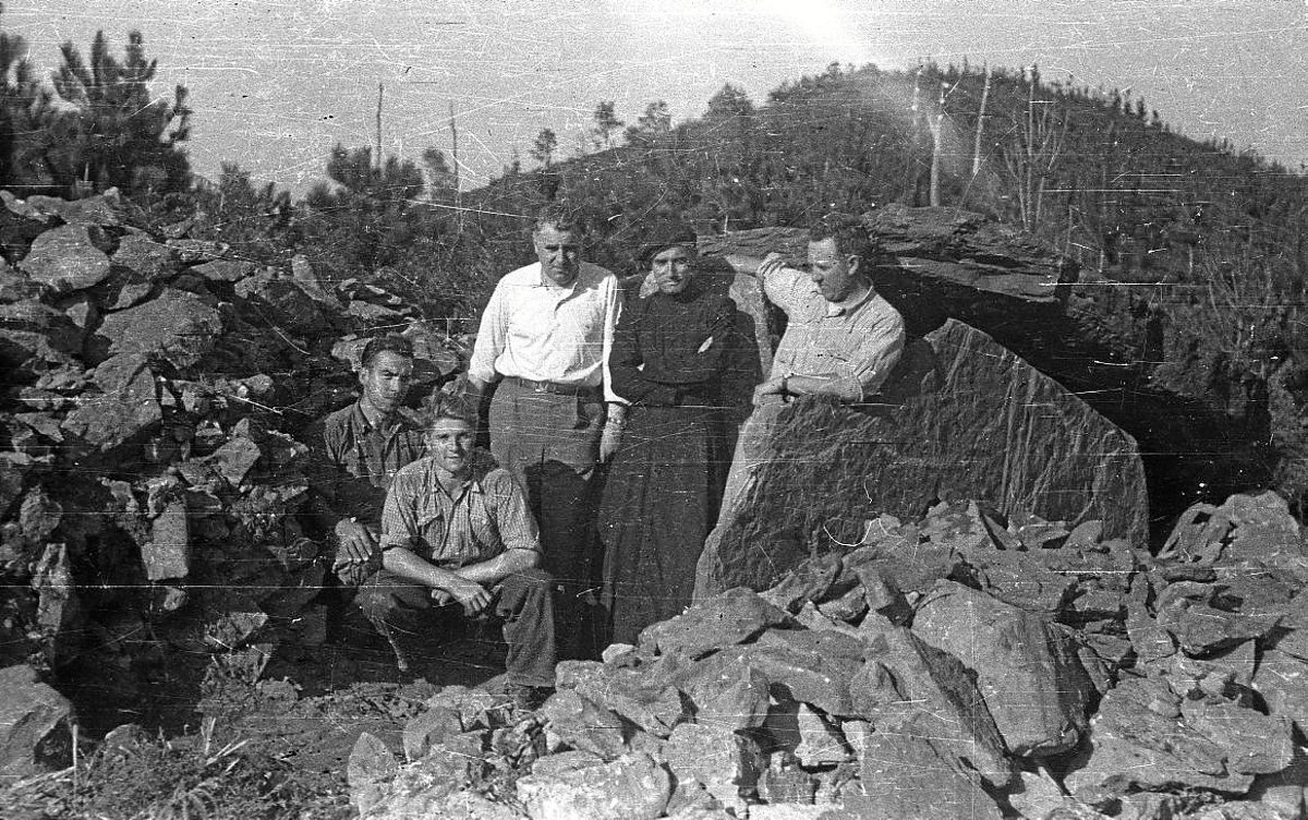 Aranzadi kideak eta laguntzen aritu ziren ereñotzuarrrak. Jesus ELOSEGI | Aranzadi Zientzia Elkartea