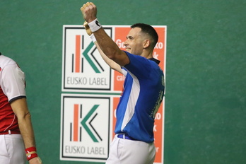 Jaka, pozik Bermeon garaipena ospatzen.