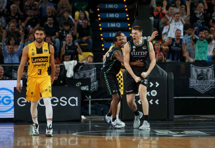 De Ridder estalla tras una gran acción. La regularidad tinerfeña ha pesado más que los latigazos bilbainos.