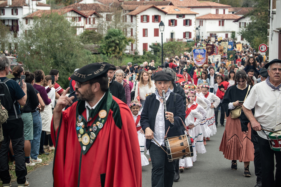 Le défilé des confréries est toujours le moment fort de la Fête.