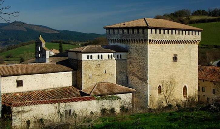 Kexaako monumentu multzoa.