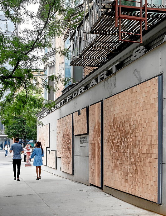 Material berritzailea Brooklyn auzoko Storefront for Art and Architecture galeriako fatxada bilakatu da.