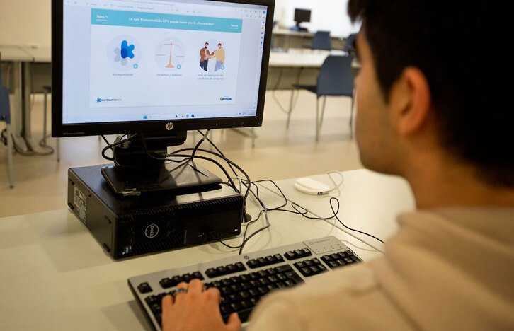 Kontsumoaren inguruko prestakuntza eskainiko diete EHUko ikasleei.