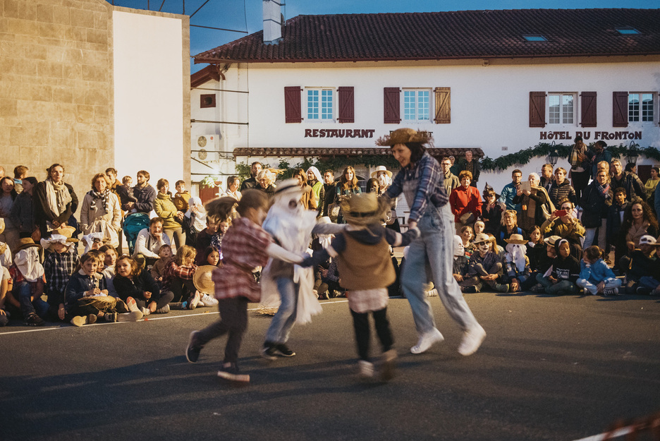 Les enfants ont présenté les danses travaillées en classe.