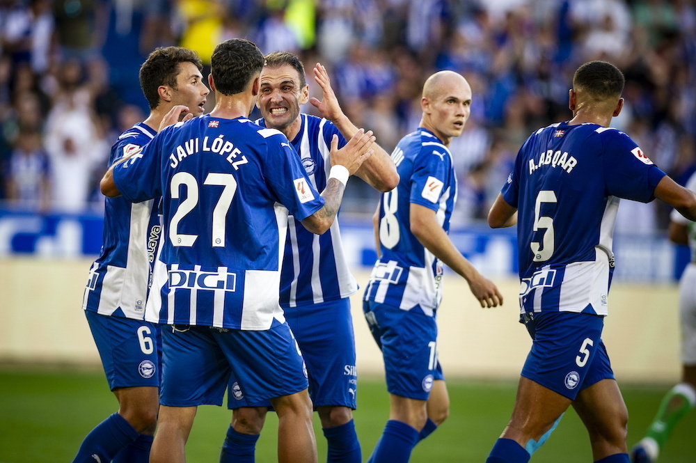 Jugadores del Alav&eacute;s celebrando un gol en Mendizorrotza. (Jaizki FONTANEDA / FOKU)