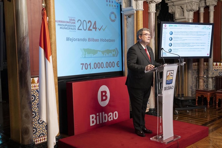 Juan Mari Aburto, en la presentación del proyecto de presupuestos del Ayuntamiento de Bilbo.