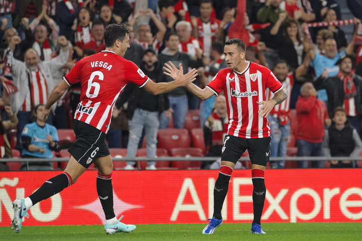 Vesga eta Berenger Valentziaren aurkako partidan, San Mamesen.